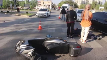 Otomobilin çarptığı elektrikli bisikletin sürücüsü yaralandı