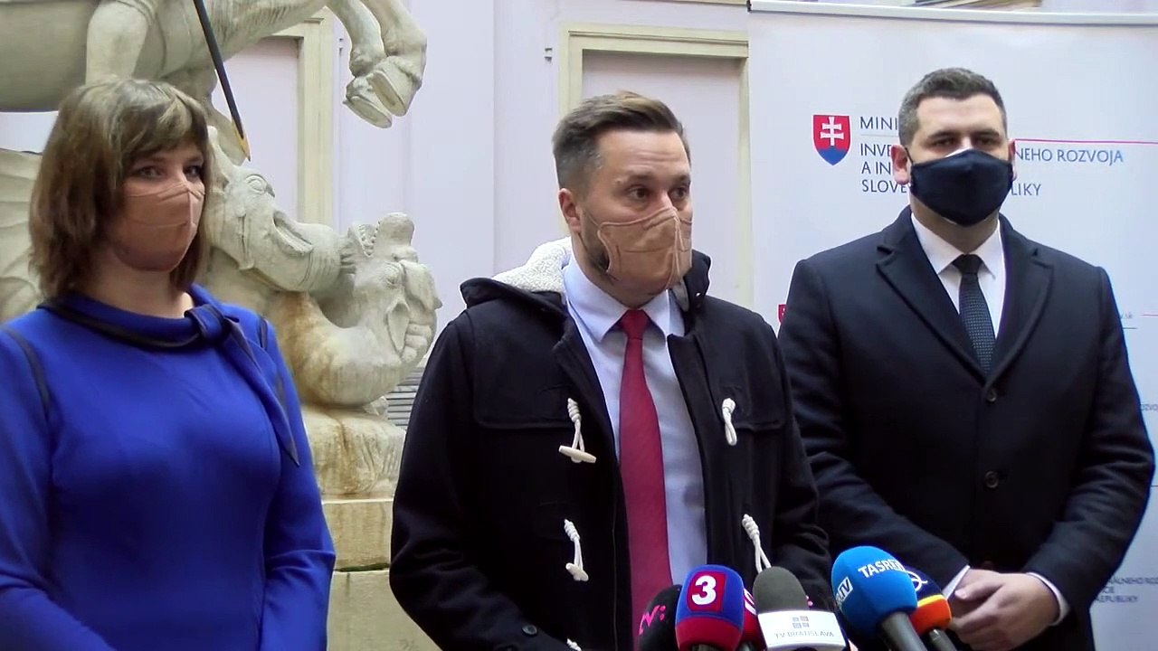 ZÁZNAM:DPB získal eurofondy na obnovu prístreškov na zastávkach MHD