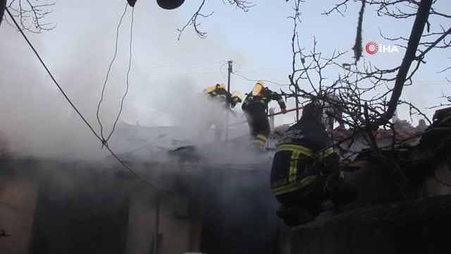 Son dakika haberleri | Yangına müdahale ederken canından oluyordu... İtfaiye erinin ölümden döndüğü anlar kamerada