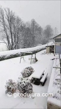 Neige Noël Montagnes du Jura ☃❄ Foncine-le-Haut. Location vacances hiver en gîtes chez Gitedujura.com