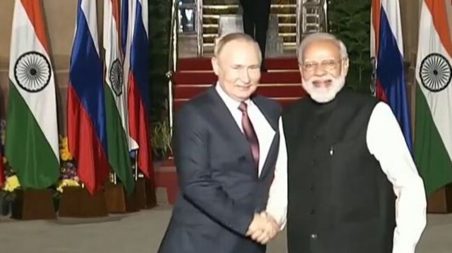 India, Russia ink deal for 6 lakh AK-203 assault rifles; 2 more cases of Omicron variant reported in Mumbai; more