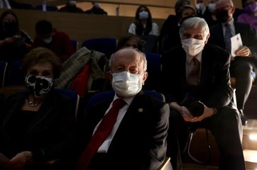 Sanatçı Cihat Aşkın'a Sevda-Cenap And Müzik Vakfının "Onur Ödülü Altın Madalyası" verildi