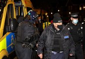 İngiltere Başbakanı Johnson polis kılığında denetime çıktı