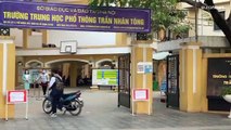 فيديو: تلاميذ الأقسام النهائية الثانوية يعودون إلى معاهدهم في العاصمة الفيتنامية هانوي