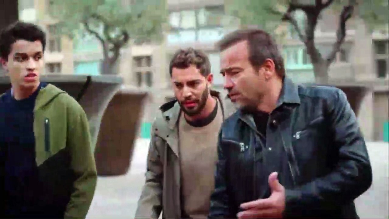 Plus belle la vie - Bilal vient en aide à Jean Paul