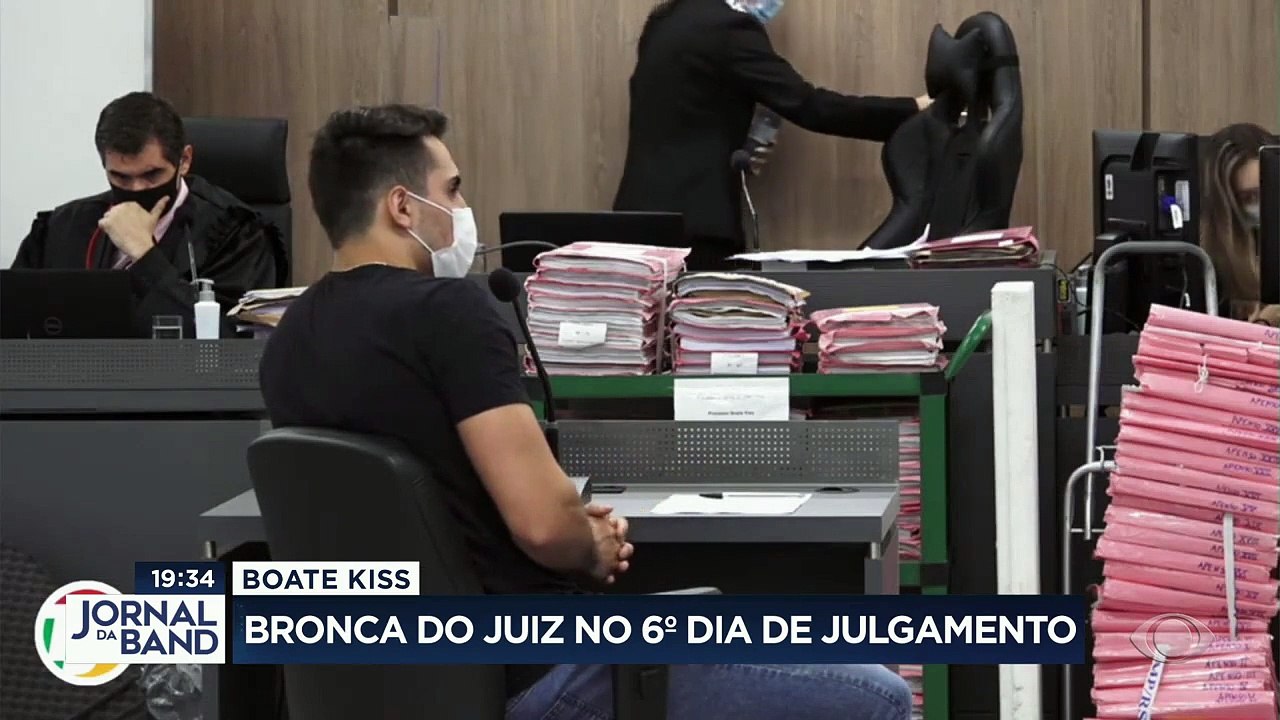 No sexto dia de julgamento dos acusados pelo incêndio na boate Kiss, testemunhas de defesa foram ouvidas e teve bronca do juiz.