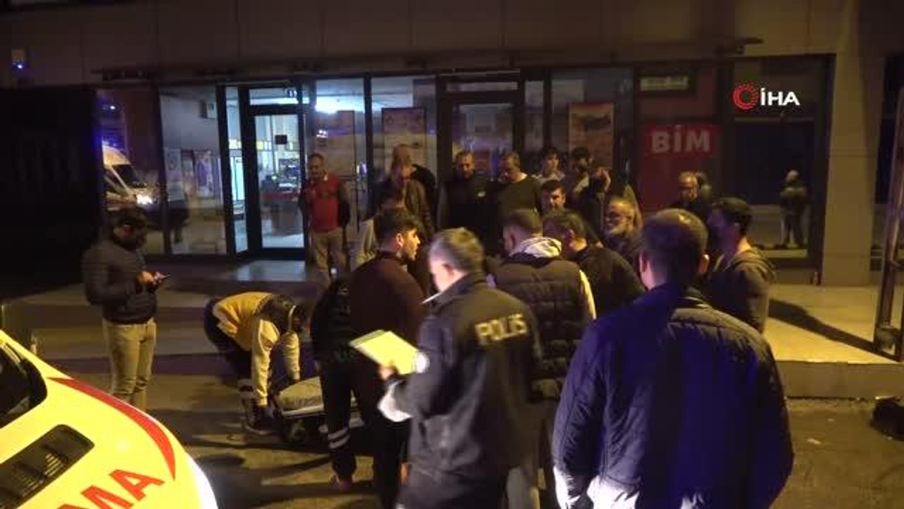 Mahalleli ve uyuşturucu satıcıları arasında silahlı, bıçaklı kavga: 3 yaralı