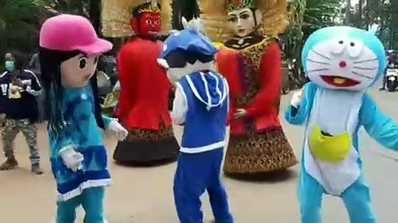 Karnaval Para Badut Dan Ondel Ondel