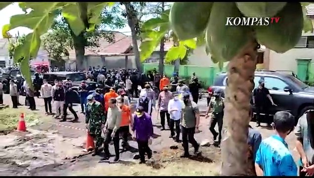 Presiden Joko Widodo Tinjau Lokasi Terdampak Erupsi Gunung Semeru