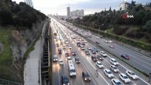 İstanbul Maltepe'de D-100 karayolu 1 ay boyunca tek şerit akacak, bölgede yoğun trafik var