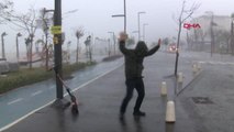 Antalya'da şiddetli fırtına; uçak seferleri durdu
