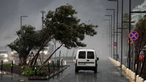 Antalya'da şiddetli fırtına, Konyaaltı Sahili'nde dev dalgalar