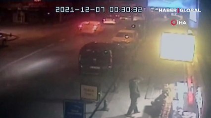 Ümraniye'de feci kaza! Geri geri kayan kamyon, arkasındaki araçları biçti
