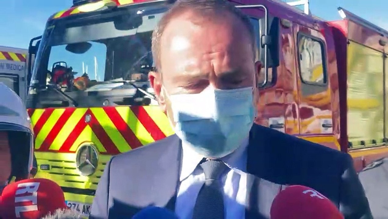 Le préfet Evence Richard et le colonel des pompiers font le point de la mi journée depuis Sanary