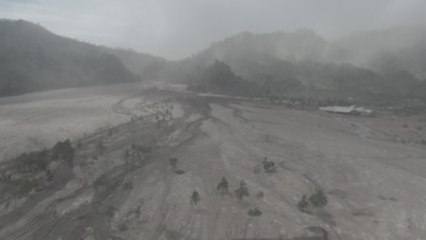 Tải video: La erupción del volcán Semeru en Indonesia deja ya al menos 34 muertos