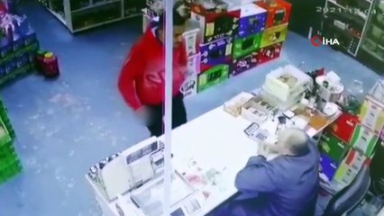 "Birini arayabilir miyim?" diyerek telefonu aldı, bir daha geri gelmedi