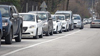 Télécharger la video: 2.5 lira kuyruğu... Kilometrelerce uzuyor