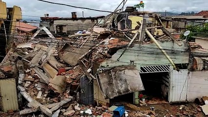 Dois prédios desabam e matam homem e bebê