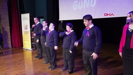 FATMA ŞAHİN, ENGELLİLER İLE BULUŞMASINDA DUYGULANDI