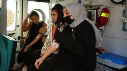 Lise öğrencileri yedikleri lahmacundan zehirlendi