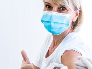 Kondome, Kitkat und Co.: So kreativ werben Unternehmen fürs Impfen