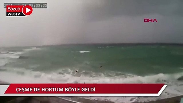 Çeşme’de hortum paniği: Evlerin çatılarında hasar oluştu
