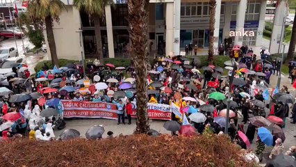 Télécharger la video: Sağlık çalışanlarından protesto: Hekimler dışındaki sağlık çalışanlarının üvey evlat olarak görülmesine karşıyız