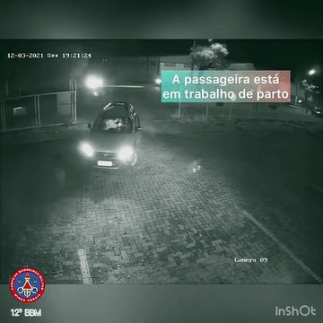Vídeo mostra carro invadindo batalhão com mulher em trabalho de parto