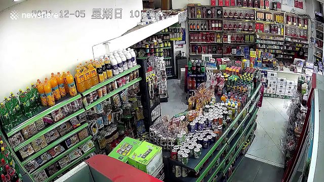 Une drôle de façon d'aller faire ses courses au supermarché