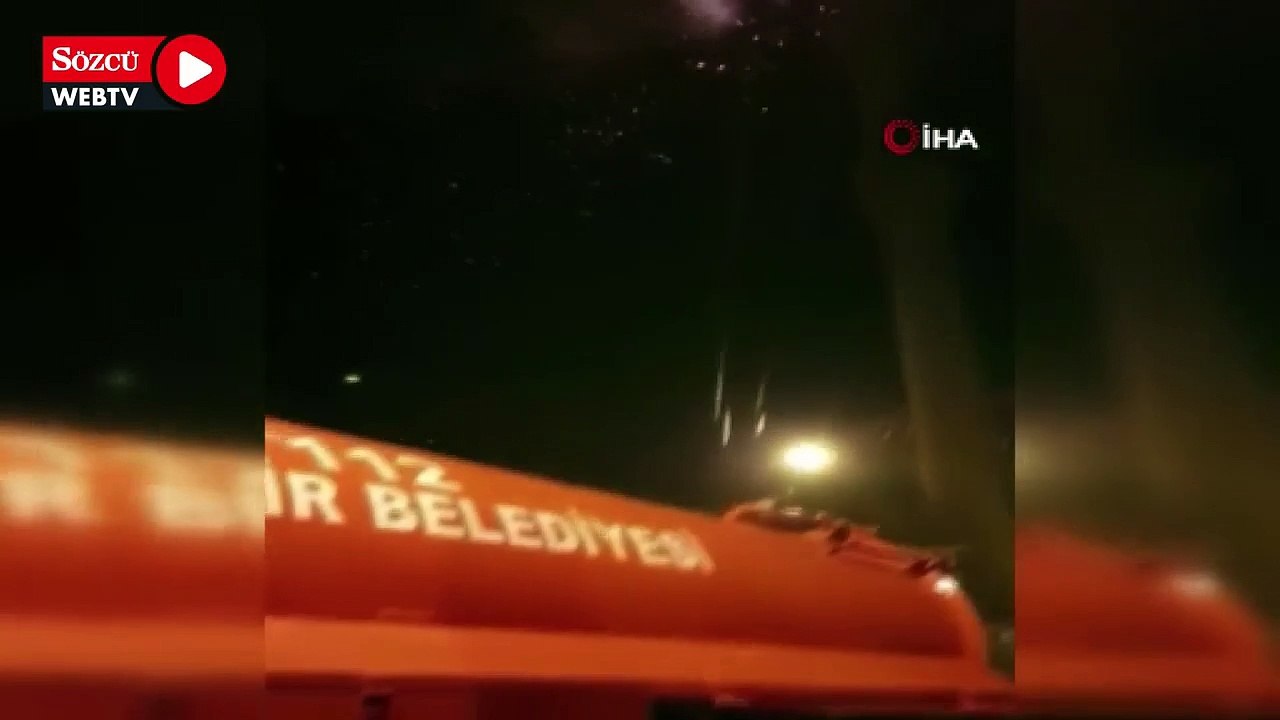 Yıldırım düşen caminin minaresi yandı