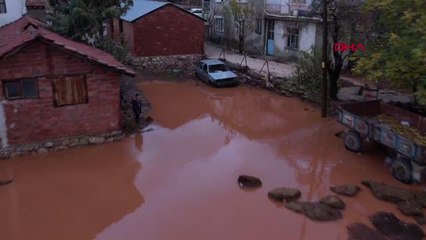 BUCAK'TA AŞIRI YAĞIŞLAR SONRASI OVALAR GÖLE DÖNDÜ
