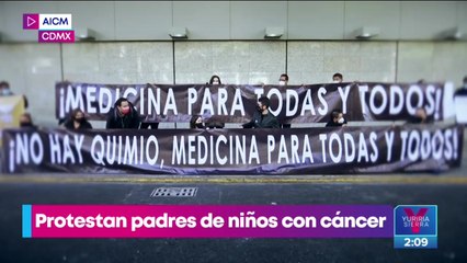 Télécharger la video: Padres de niños con cáncer protestan en el AICM por desabasto de medicamentos