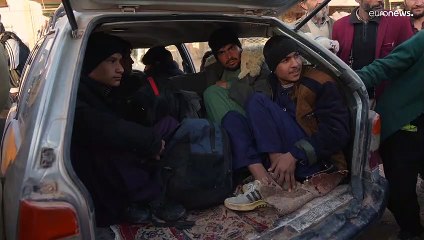 فيديو: محبطون أفغان يحاولون العبور إلى إيران