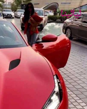 مفاجآت وهدايا: تعرفوا على مشاهير السوشيال ميديا وسياراتهم الفارهة