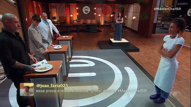 A skatista apela para o plano B e prepara linguado com urucum, molho de coco e beterraba, tortellini de tinta de lula e queijo de cabra