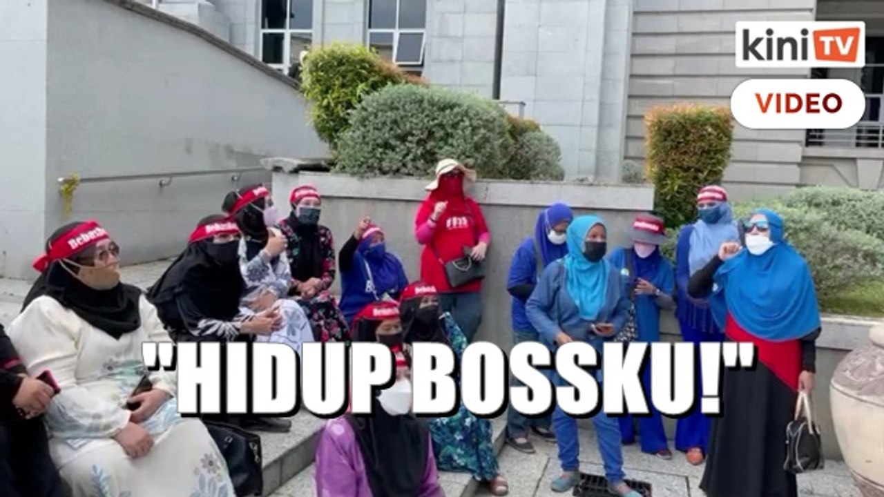 Najib's SRC appeal: Najib's supporters gather outside Palace of Justice