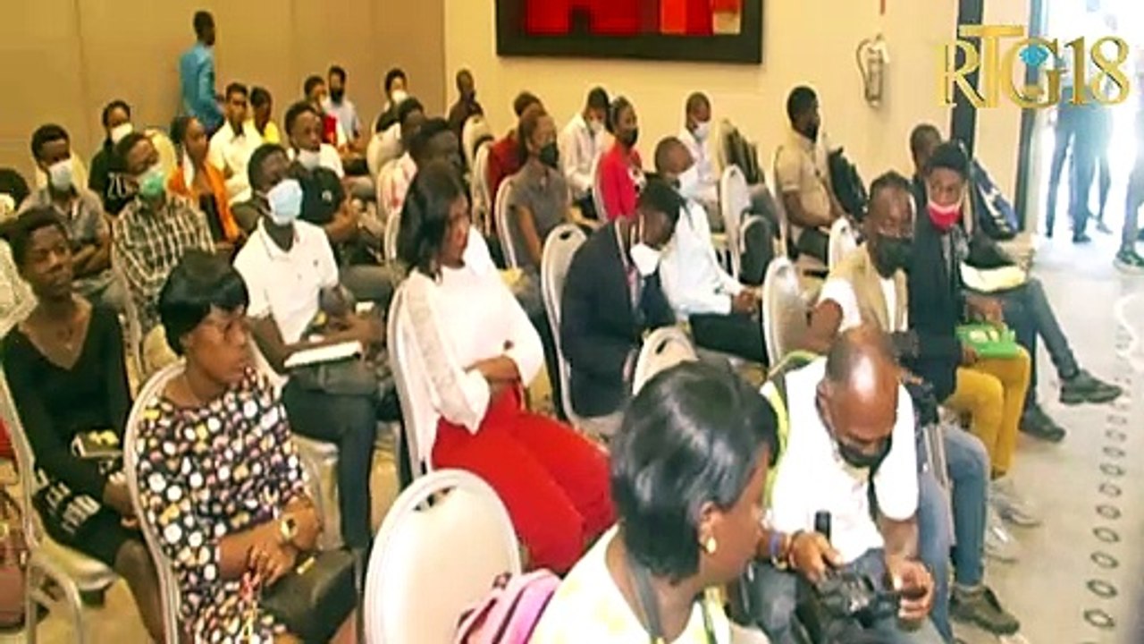 Responsab òganizasyon Ann Kanpe yo òganize yon konferans deba sou pwoblèm ensekirite.