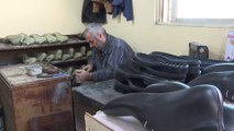 صانعو الأحذية يدويا في الأردن يكافحون للحفاظ على مهنتهم من الاندثار
