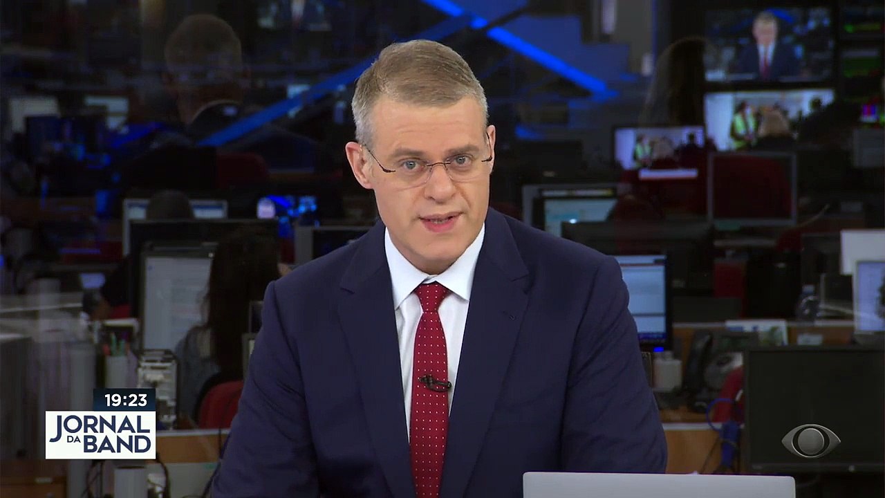 Tentativa de assalto num dos bairros mais bem policiados de São Paulo. A polícia chegou a tempo e impediu que os ladrões invadissem uma mansão.