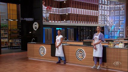 Helena Rizzo oferece uma vaga para a participante em seu restaurante