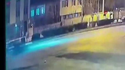 Başı boş atlar katliama davetiye çıkarttı! O anlar anbean kamerada!