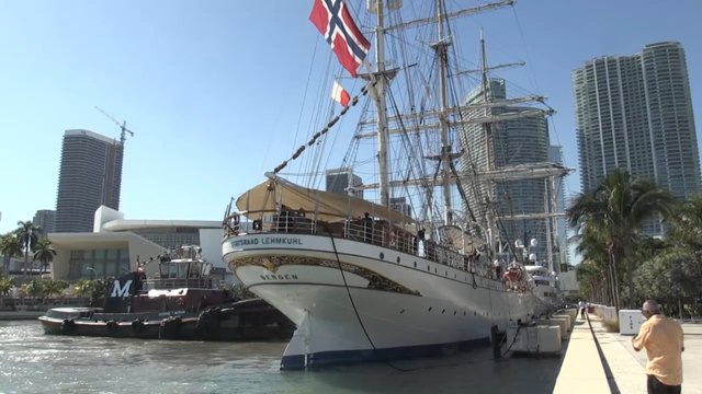 Un centenario barco noruego en misión por los océanos atraca en Miami