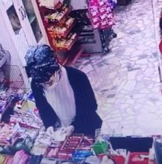 ZEYTİNBURNU'NDA MARKETTE YAŞANAN DOLANDIRICILIK KAMERADA