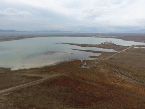 Yedikır Baraj Gölü'nde su seviyesi yüzde 15'e düştü