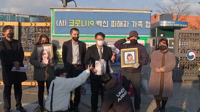 [뉴스큐] 백신 접종 피해 가족들 인과성 인정 사례 2건에 불과 / YTN