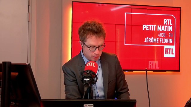 Venus vendre des calendriers, des pompiers aident une femme à accoucher