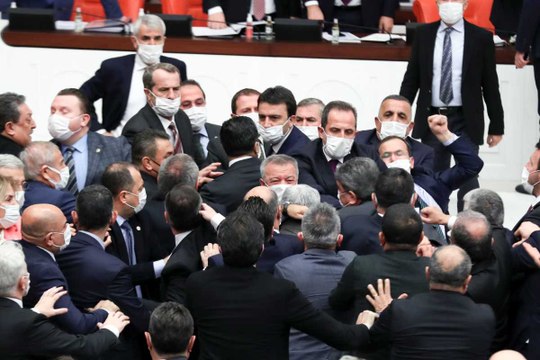 2022 bütçe görüşmelerinde tansiyon yükseldi