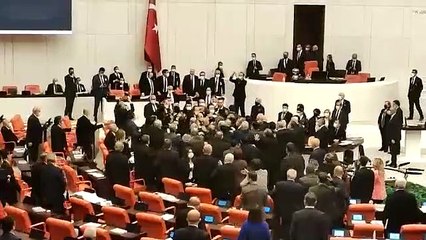 Vekiller birbirine girdi