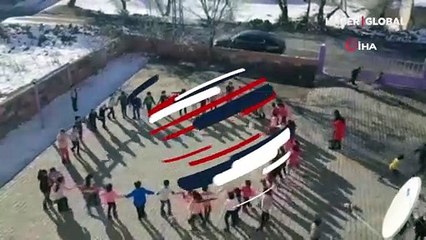 Ağrı'da minik öğrenciler teneffüste halay çekip göbek attı