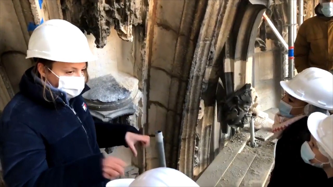 Des écoliers visitent le chantier de la cathédrale de Troyes